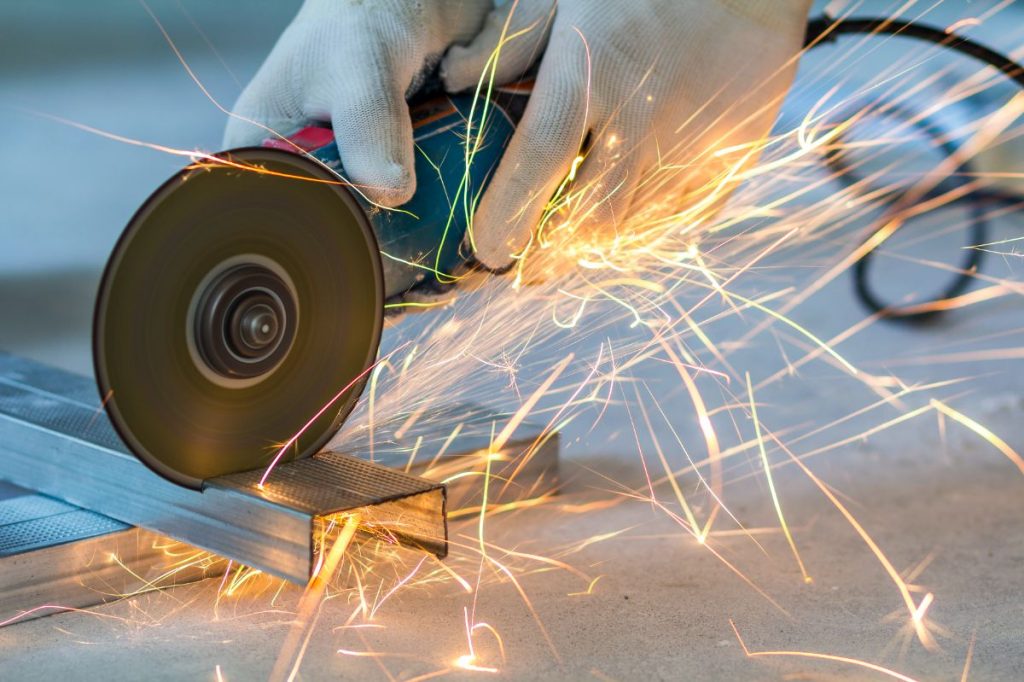 futuretools-cutting-metal-with-grinder